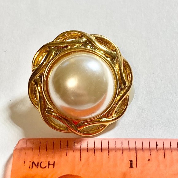 Vintage Gold White Pearl Clip On Earrings Weave Round Gold Tone 70s Acrylic - Picture 7 of 8
